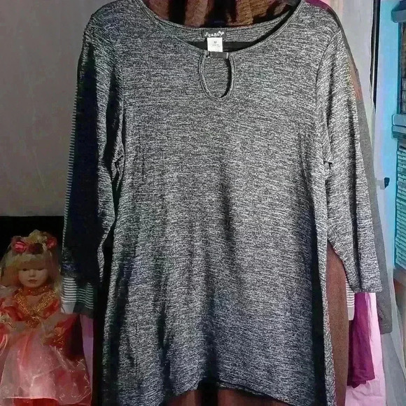 Fig and Blu black and white heathered top with keyhole neck Leisure Normcore Lag - Picture 1 of 3